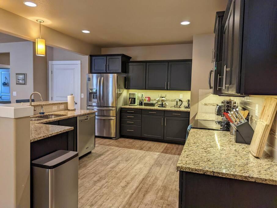 Spacious 3-Bedroom Home With Outdoor Space Eugene Luaran gambar