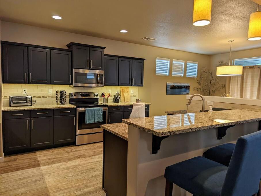 Spacious 3-Bedroom Home With Outdoor Space Eugene Luaran gambar