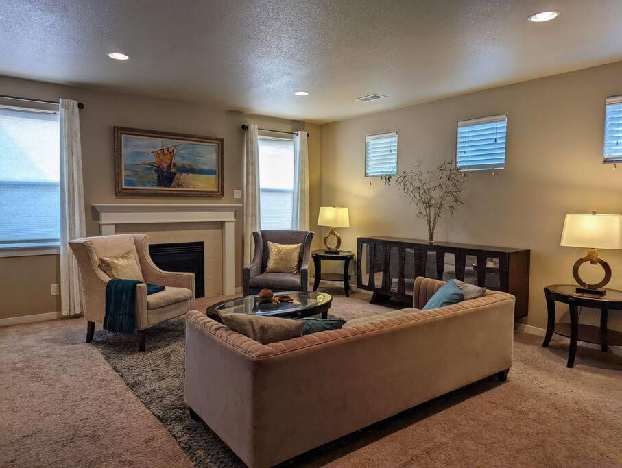 Spacious 3-Bedroom Home With Outdoor Space Eugene Luaran gambar