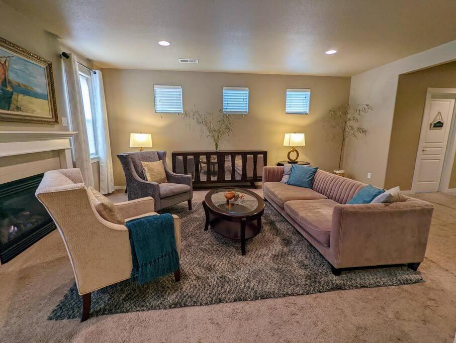 Spacious 3-Bedroom Home With Outdoor Space Eugene Luaran gambar