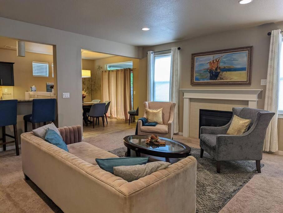 Spacious 3-Bedroom Home With Outdoor Space Eugene Luaran gambar