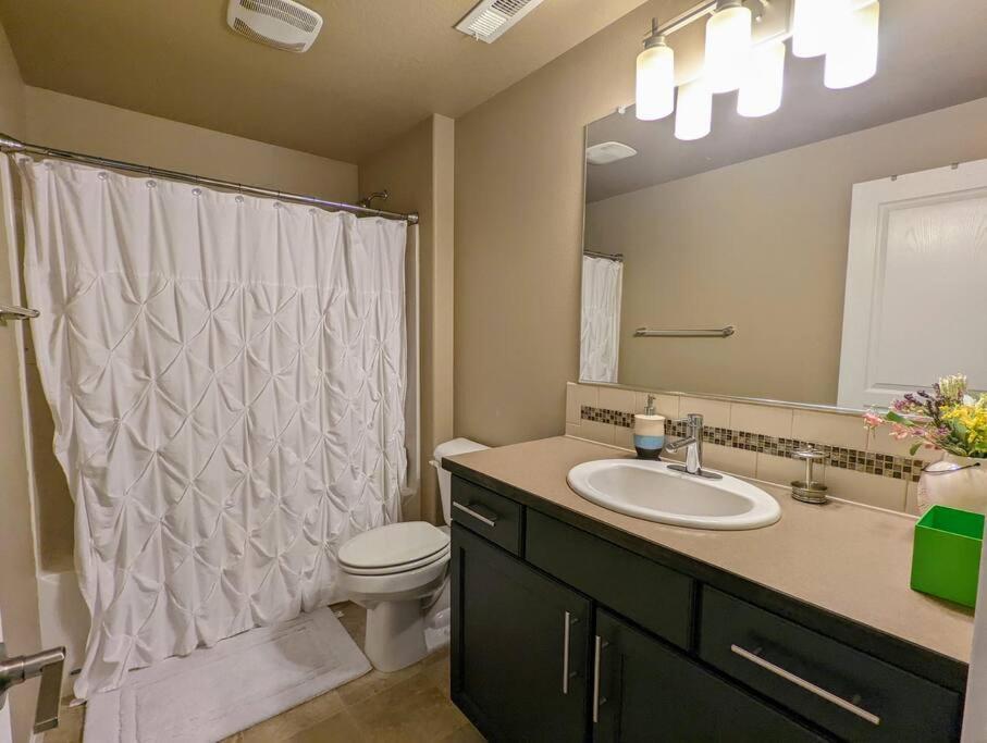 Spacious 3-Bedroom Home With Outdoor Space Eugene Luaran gambar