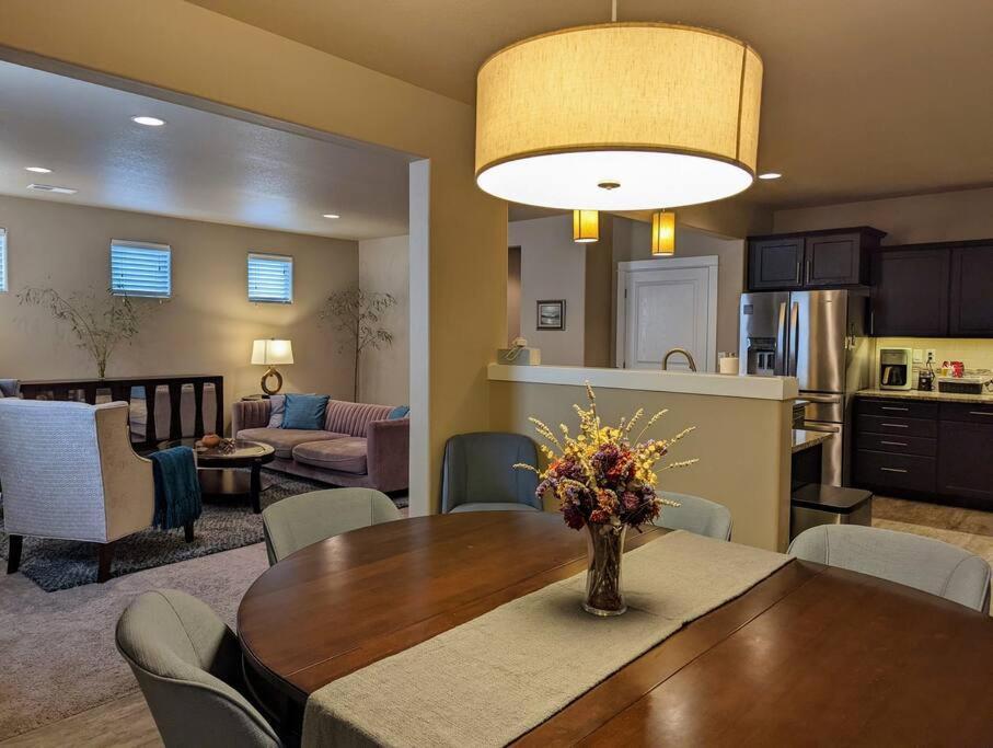 Spacious 3-Bedroom Home With Outdoor Space Eugene Luaran gambar
