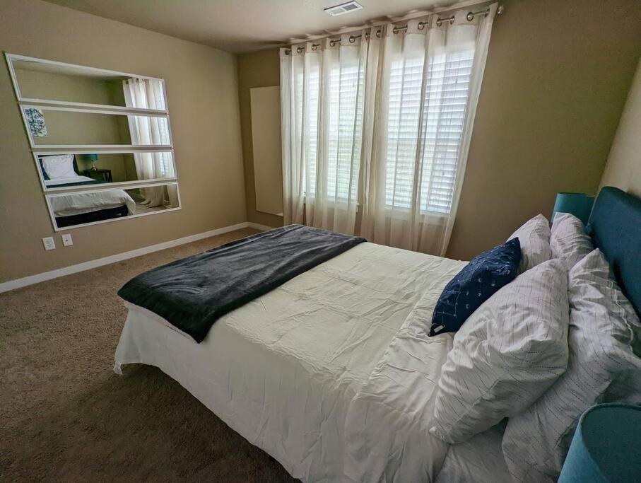 Spacious 3-Bedroom Home With Outdoor Space Eugene Luaran gambar