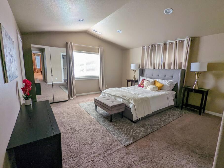 Spacious 3-Bedroom Home With Outdoor Space Eugene Luaran gambar