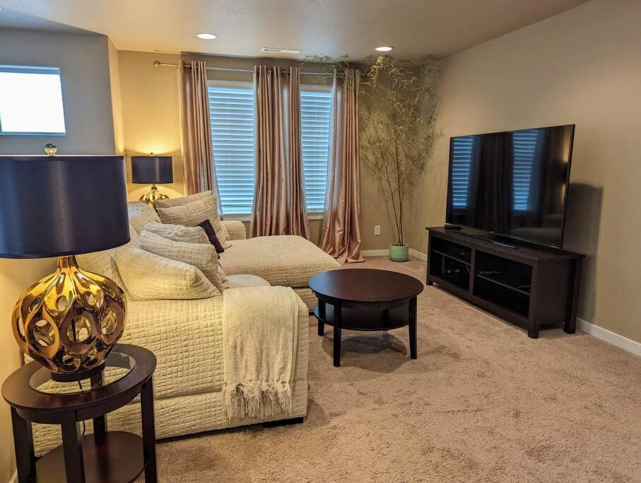 Spacious 3-Bedroom Home With Outdoor Space Eugene Luaran gambar