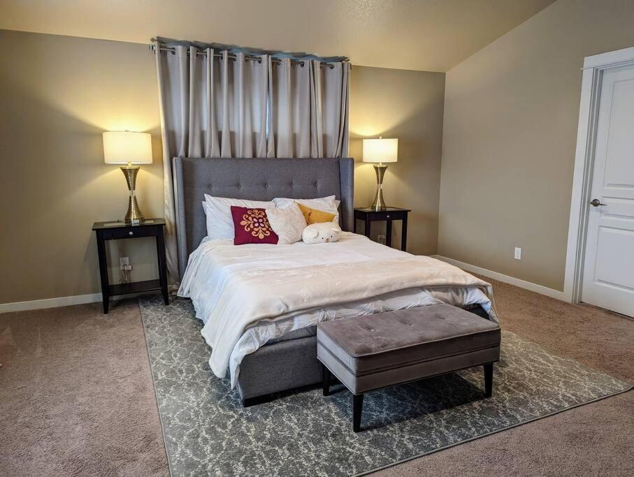 Spacious 3-Bedroom Home With Outdoor Space Eugene Luaran gambar