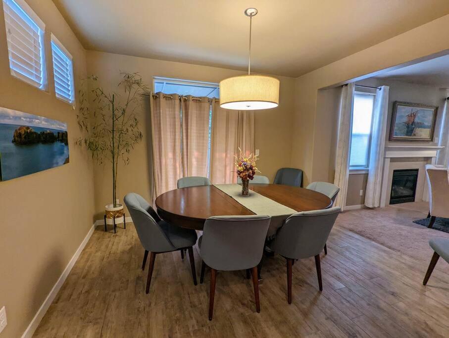 Spacious 3-Bedroom Home With Outdoor Space Eugene Luaran gambar