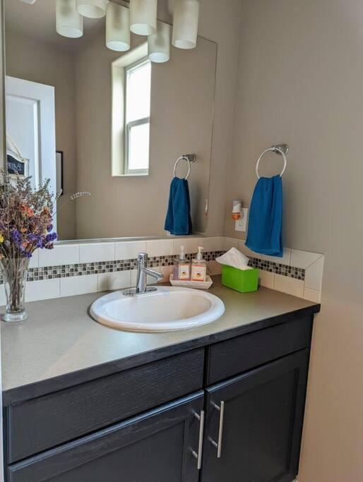 Spacious 3-Bedroom Home With Outdoor Space Eugene Luaran gambar